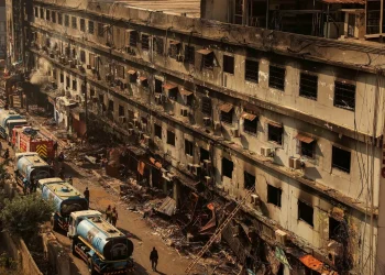 سلمان اقبال کا گل پلازہ دورہ، متاثرہ تاجروں کے لئے 5 سے 6 ارب روپے قرض کی پیشکش