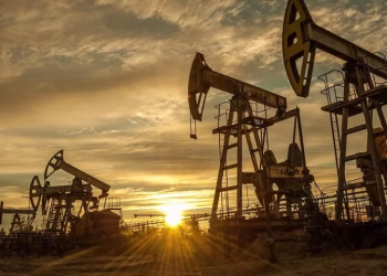 ٹرمپ کے جنگ جلد ختم ہونے کے بیان کے بعد تیل کی قیمتیں نیچے آ گئیں