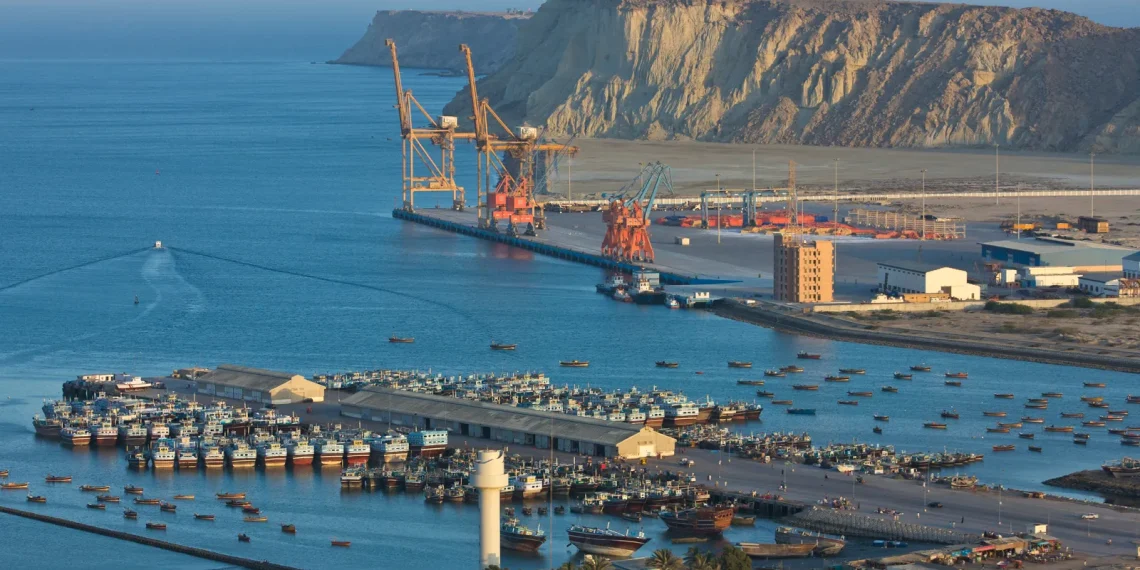 عنوان: خطے میں کشیدگی اور آبنائے ہرمز کی صورتحال کے بعد گوادر پورٹ کی تجارتی سرگرمیوں میں اضافہ