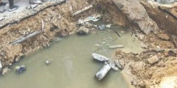 کراچی میں تعمیراتی گڑھے میں ڈوب کر 2 بچے جاں بحق، حفاظتی غفلت پر تشویش
