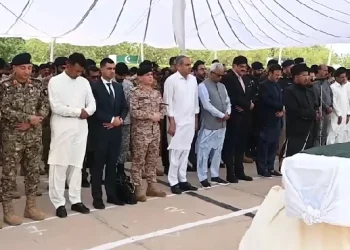 کراچی: دہشتگرد حملے میں شہید رینجرز اہلکاروں کی نماز جنازہ ادا، فوجی اعزاز کے ساتھ تدفین ہوگی