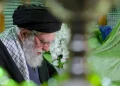 آیت اللہ علی خامنہ ای کون تھے؟ ایران کے رہبر معظم اور ان کے بااثر خاندان پر ایک نظر